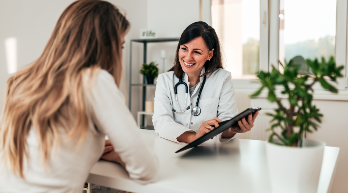 Doctor communicating with a patient for the best patient experience